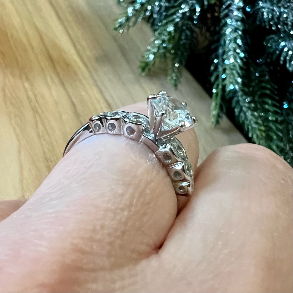 Diamond Ring - Picture 2 of 4